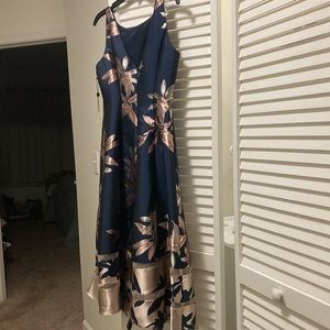 Beautiful Adrianna Papell sleeveless dress